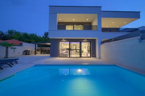 Seafront VILLA DAMA With Heated Pool & Seaview