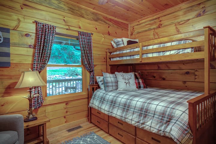 غرفة النوم رقم2 في الطابق الرئيسي 