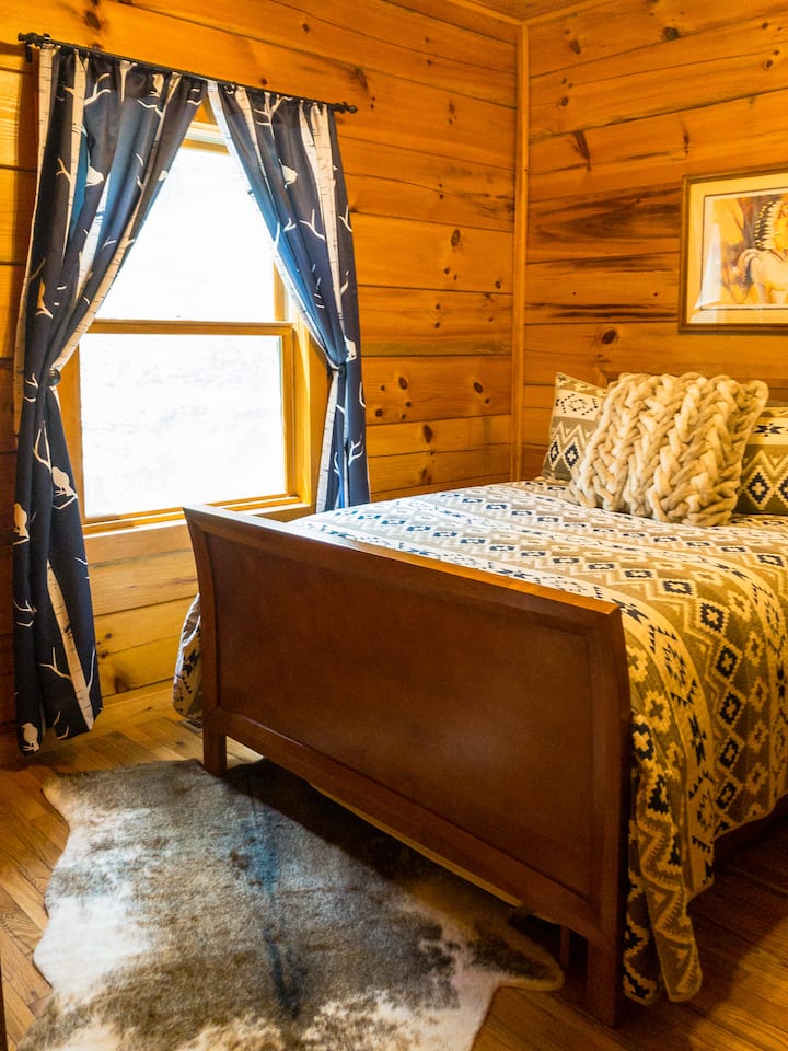 غرفة النوم في الطابق الرئيسي #1