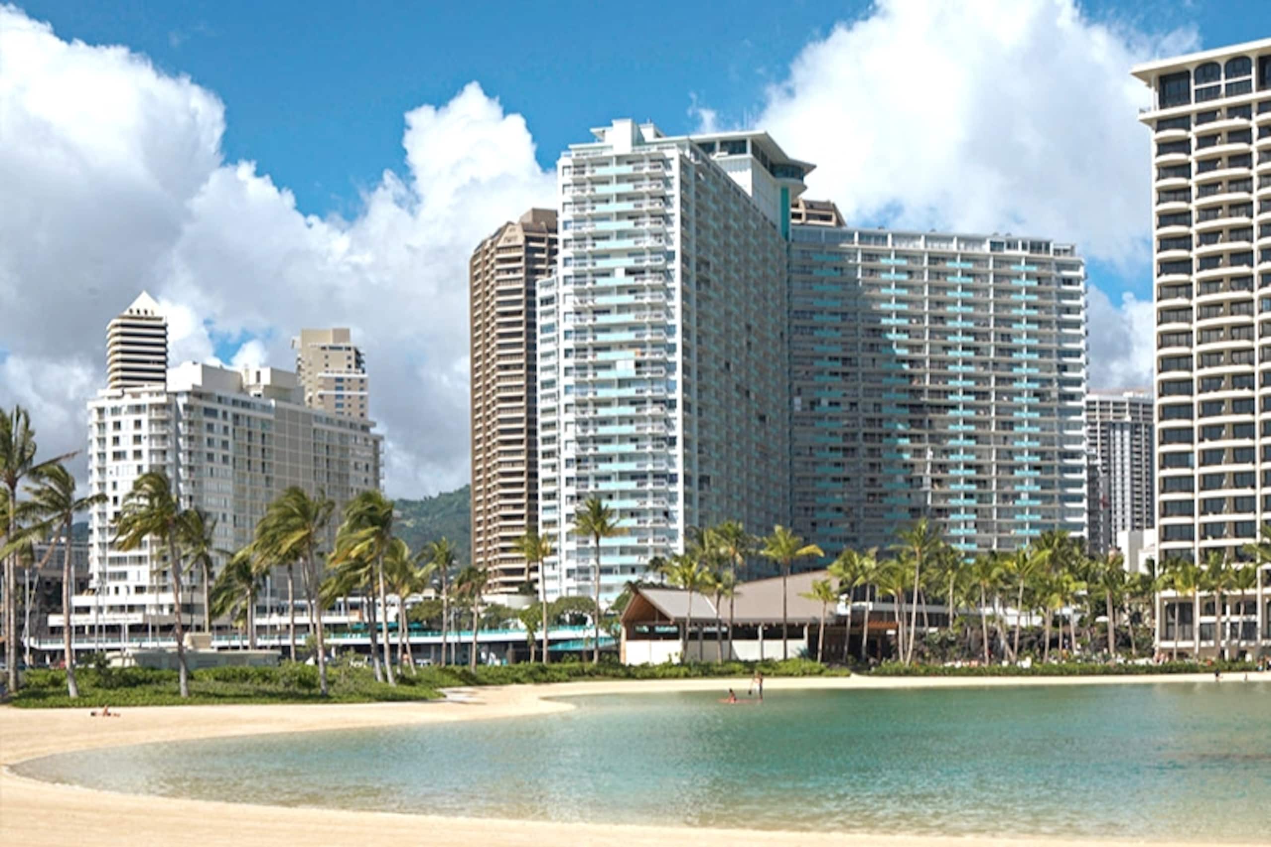 Condo in Honolulu · ★4.92 · 1 bedroom · 3 beds · 1 bath - Image 59