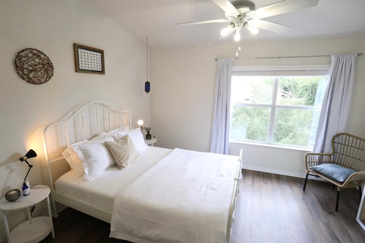 Double Master Bedrooms upstairs with TVs in each room and Comfy Queen-Size Hybrid Memory Foam/Spring Mattresses. Clean and spacious with blackout curtains. 