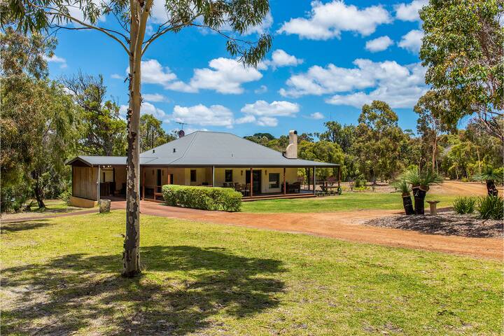 Solitaire Homestead Strawbale gallery image 2