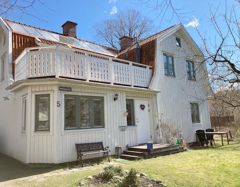Charming villa with large garden near the center