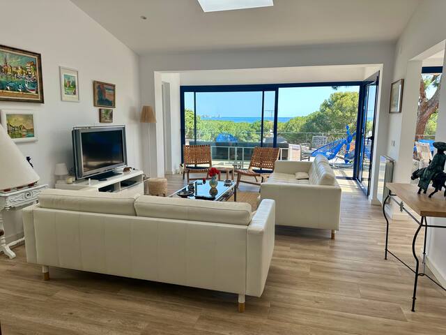 Villa with pool 1.5 km from the beach gallery image 5