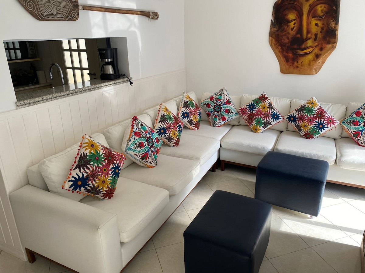 أمام المطبخ، أمام المطبخ، إطلالة على الشرفة والفناء الخلفي، غرفة مريحة مع تلفزيون ذكي وواي فاي، كرسي بذراعين 8 مقاعد في كورينو برانكو، مريح للغاية، 2 نفخة، ألعاب وبطاقات في الرف، مكيف هواء منفصل ومروحة سقف. 