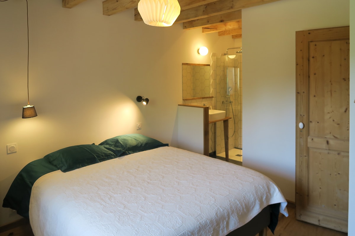 hoofdslaapkamer met douche