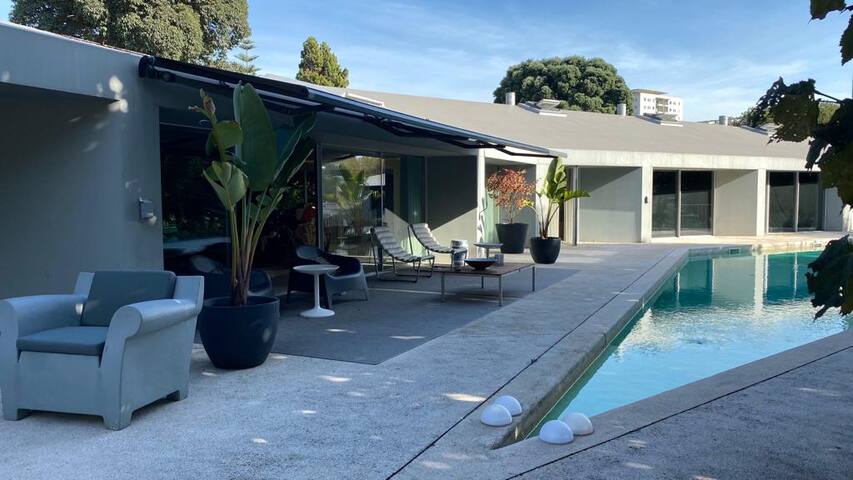 Boomerang House – Luxury House next to City Park gallery image 3