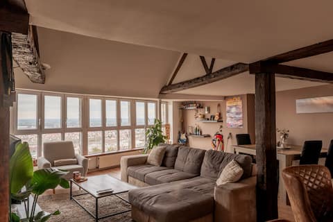 Atypical 90 m² duplex in the medieval city