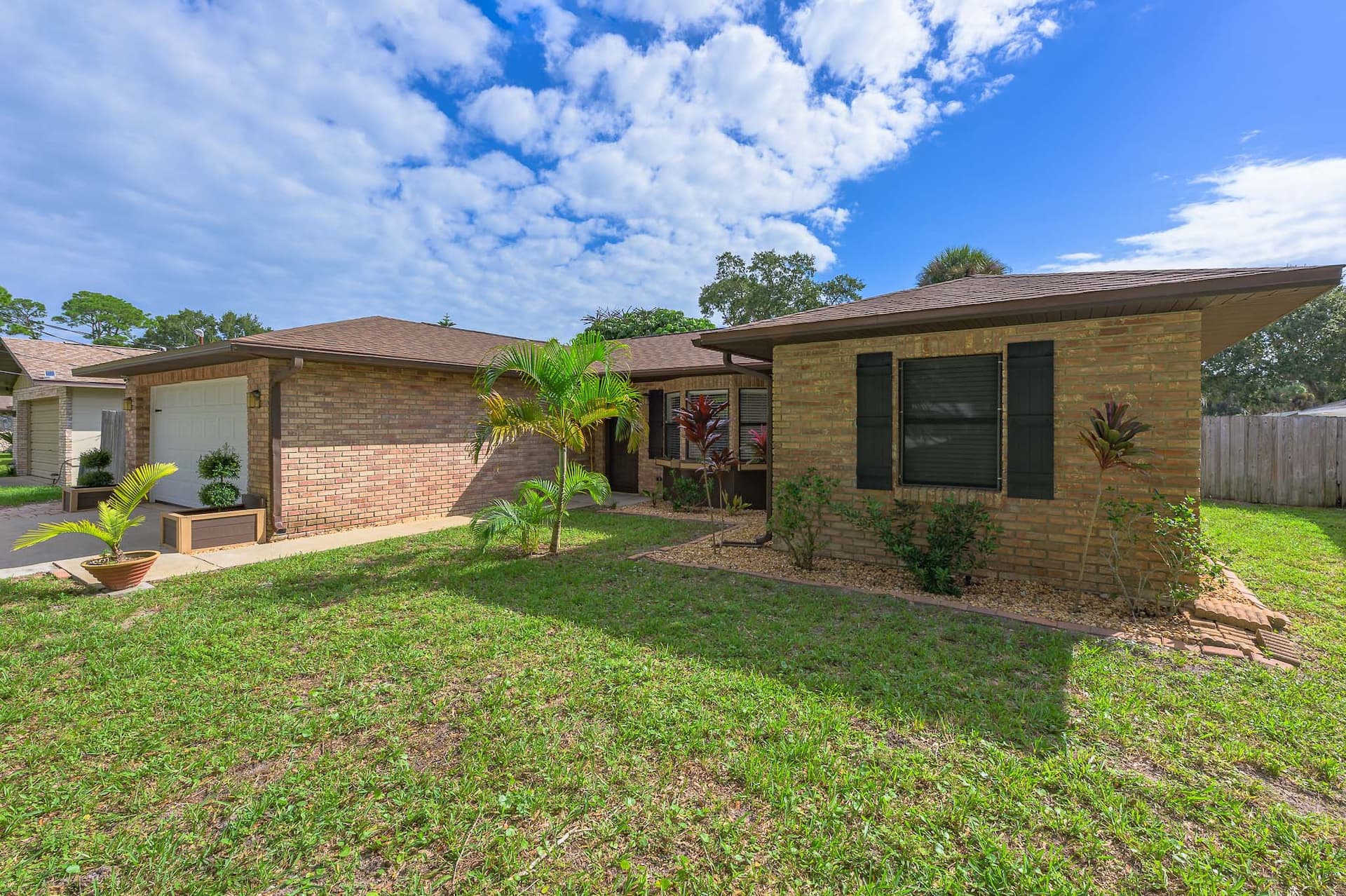 Twin Oaks on Taylor: bright and cheery family home