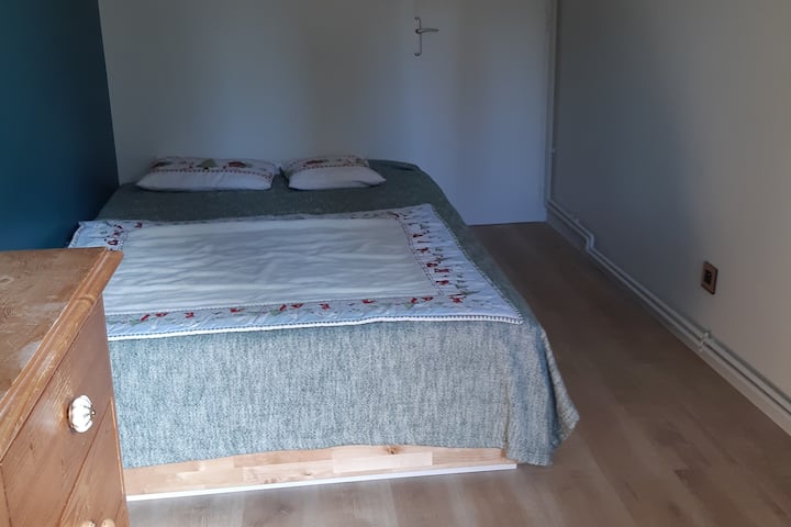 Საძინებელი 140x190 საწოლით