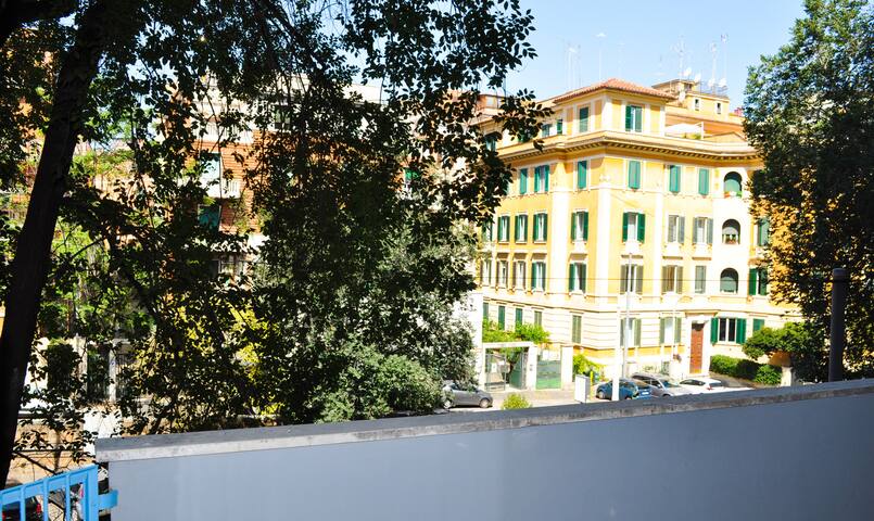 Trastevere Avenue: 4 Bedrooms Apartment gallery image 5