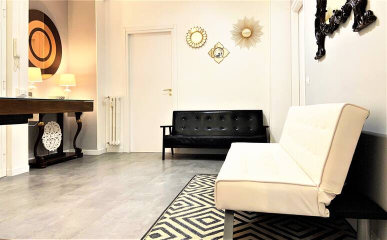 Trastevere Avenue: 4 Bedrooms Apartment gallery image 4