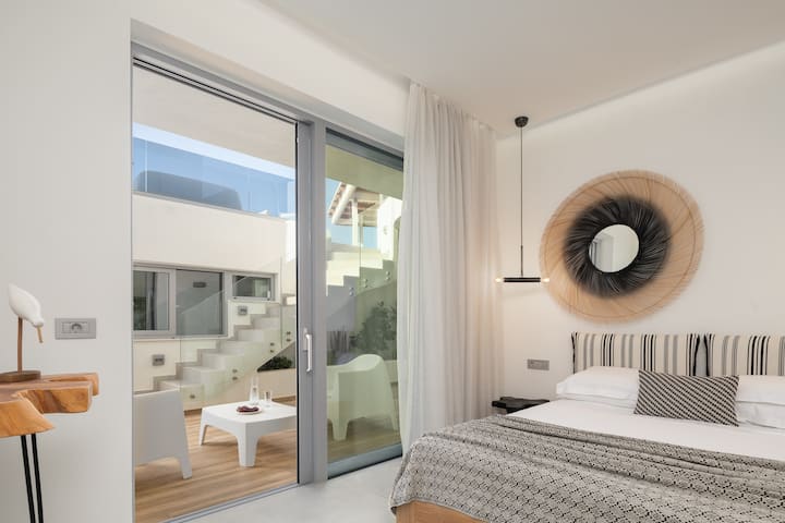 Nižšie poschodie. Stimulujúci dizajn spálne.