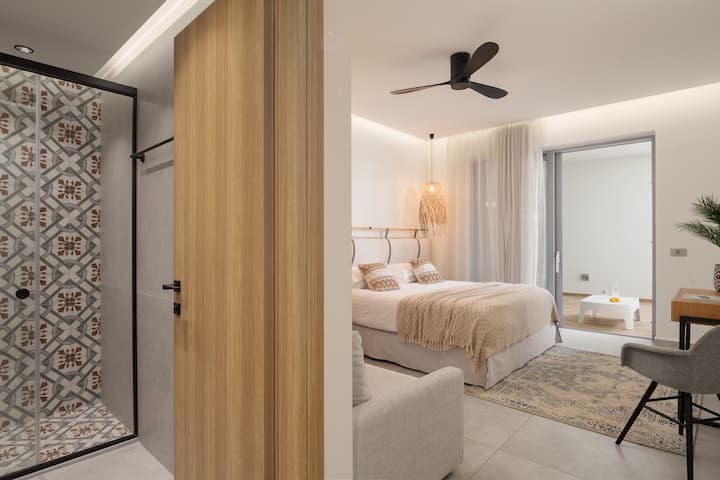 Nižšie poschodie. Stimulujúci dizajn spálne.
