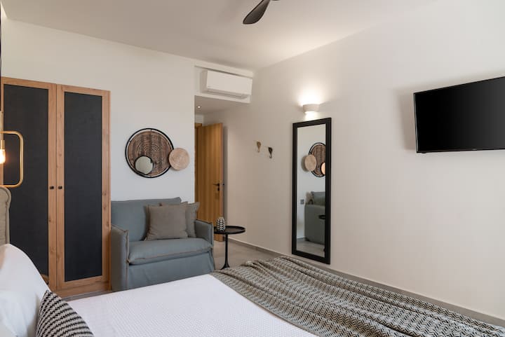 Nižšie poschodie. Stimulujúci dizajn spálne.
