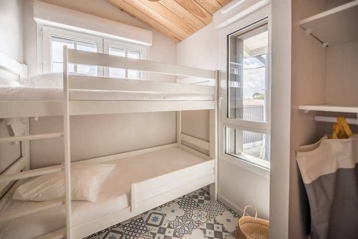 kinderkamer met twee stapelbedden 80 X 180