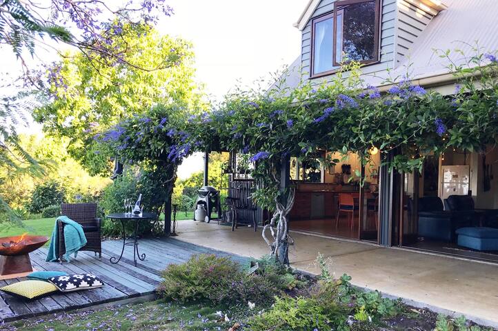 French Cottage & Loft … Escape to the Country