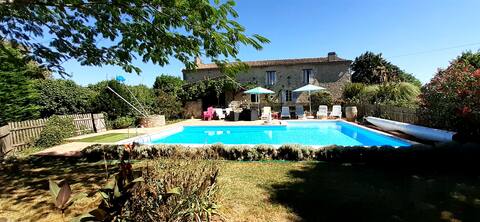 Spacious cottage - Heated pool and dominant view