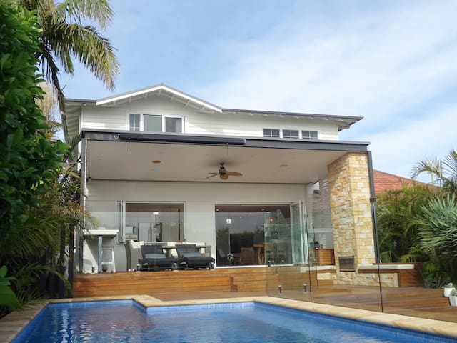 Freshwater Beach House – Pool, walk to beach gallery image 2