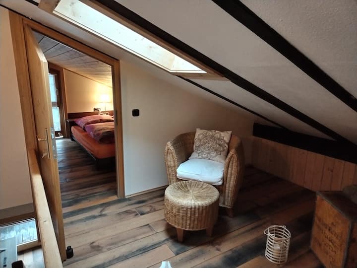 Поглед на втората спална соба. Собата нема висина за стоење во текот на целиот период!