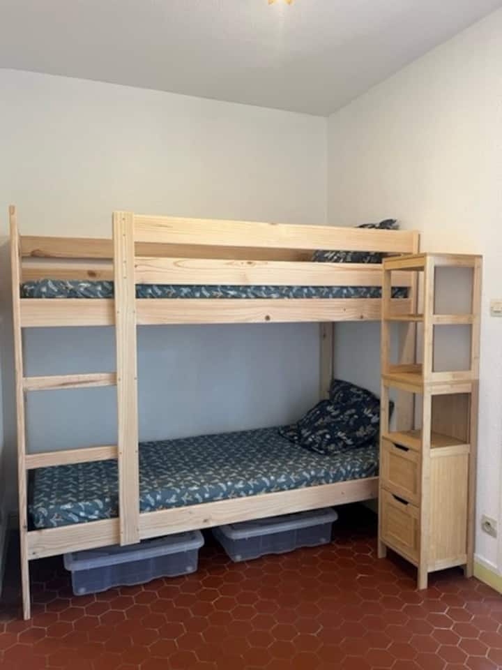 Zona notte 2 letti 80x180
