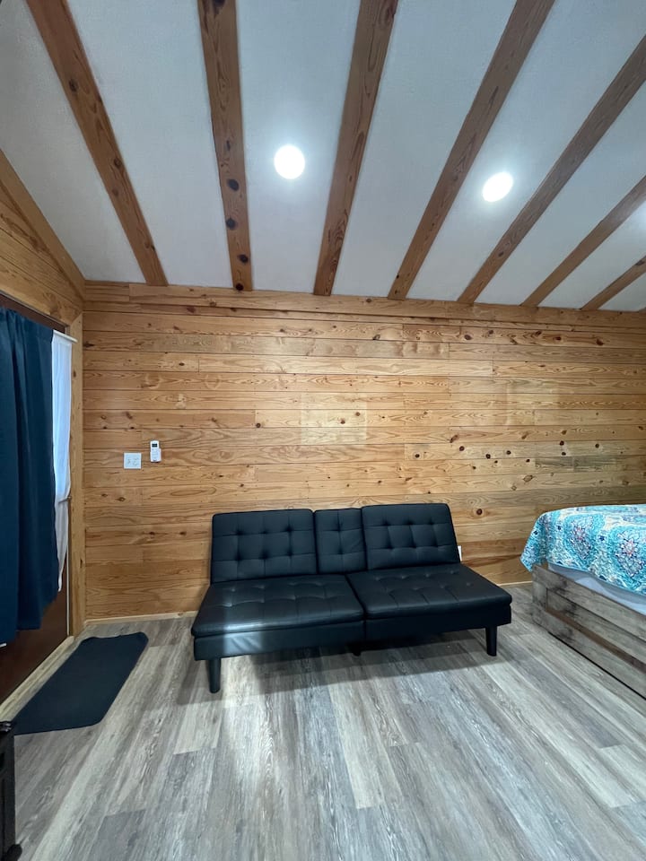 "Glamp" In An Updated Cabin On A Working Farm - Smith Mountain Lake, VA