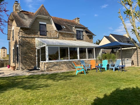 Family cottage with jacuzzi 5 min from the sea
