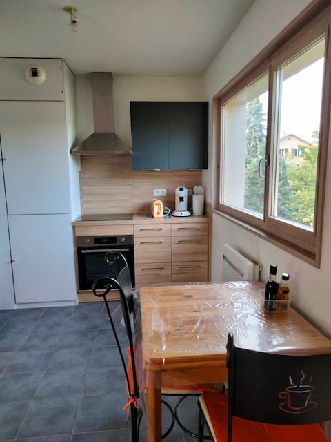 Large bright and quiet T2 with terrace