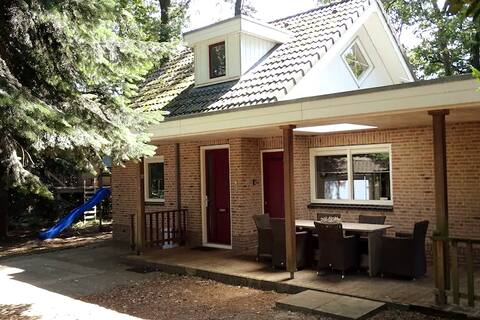 Verandahuis with wellness "Ommennabij"