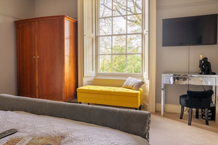 ห้องนอนขนาดคิงไซส์ 3.