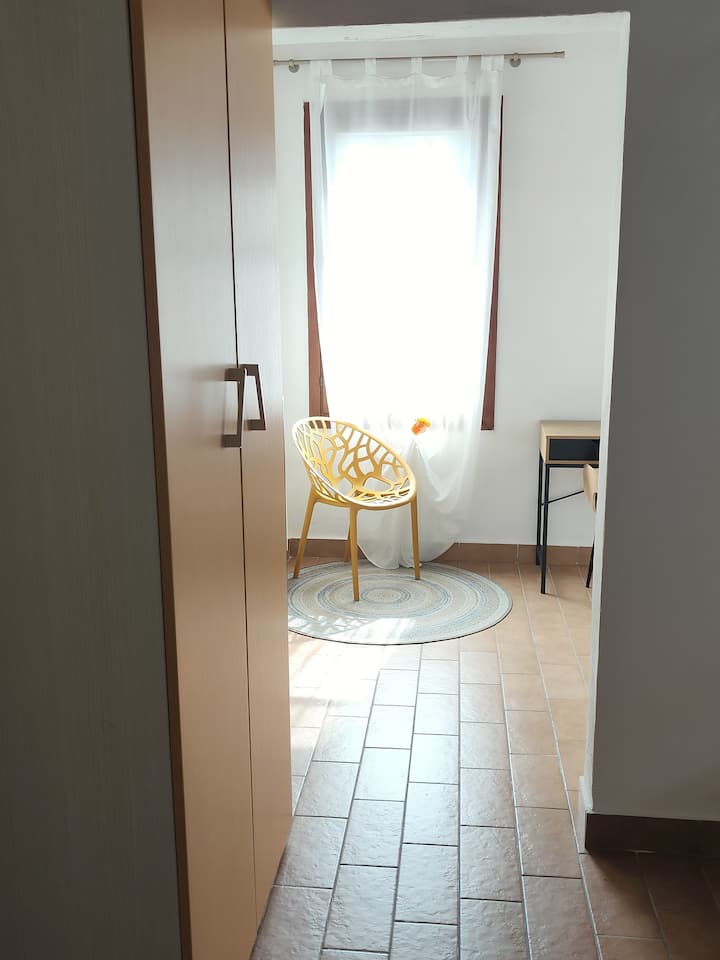 Tretia spálňa alebo pracovný/relaxačný priestor na prízemí