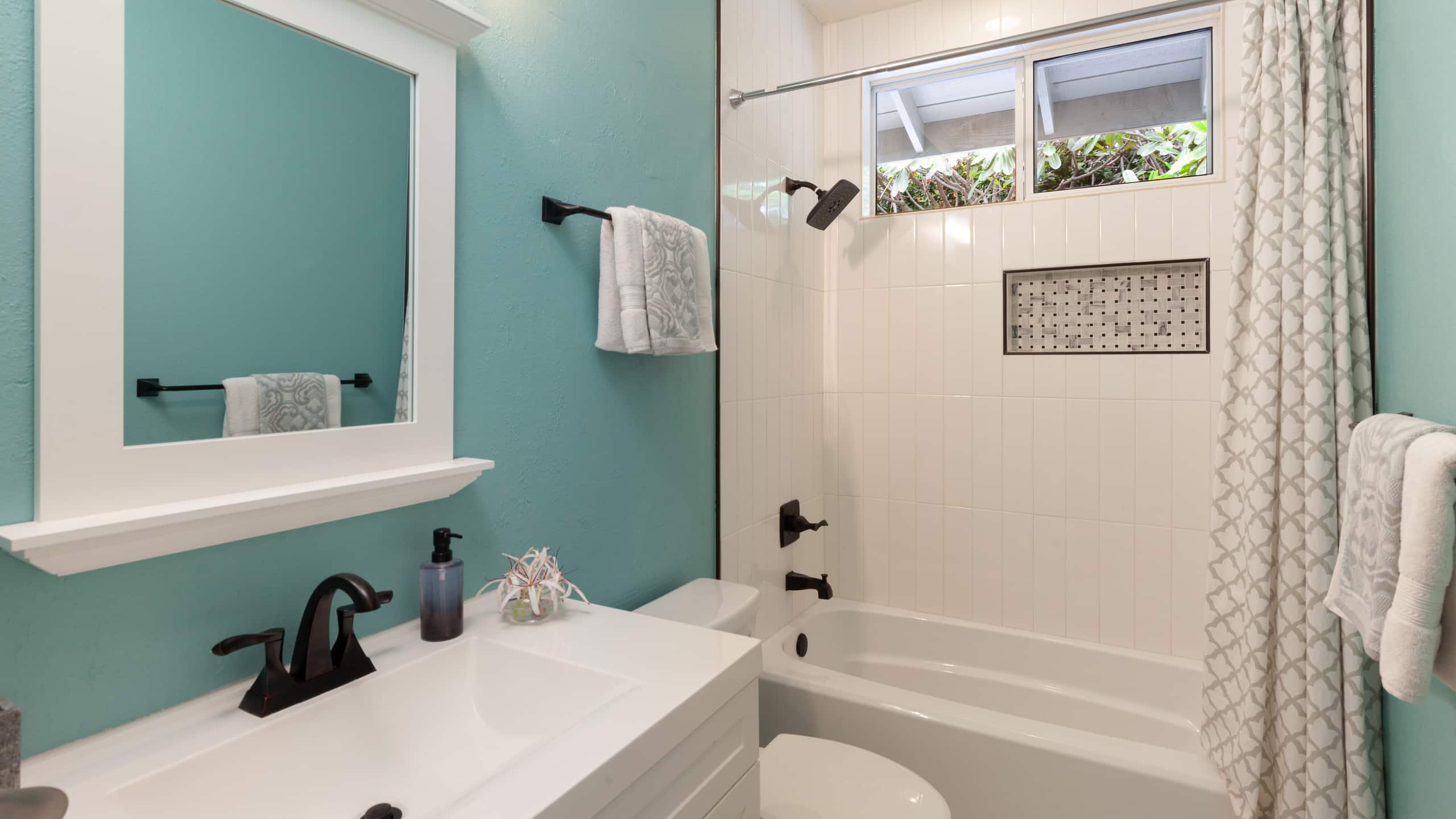 Home in Kailua-Kona · ★4.99 · 3 bedrooms · 4 beds · 2 baths - Image 18