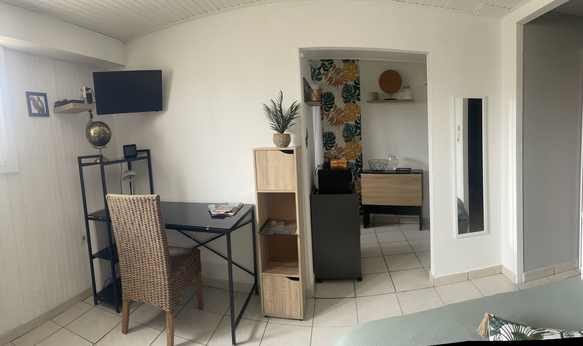 Independent studio in a local's home