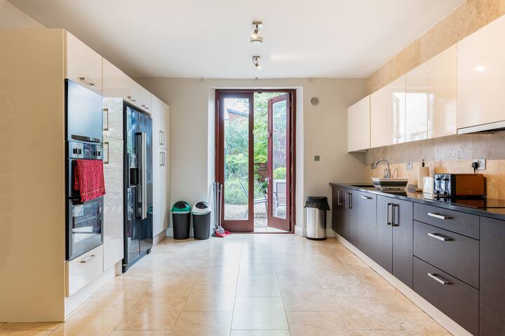 Spacious Georgian Period Family Home in Dublin 6 gallery image 4