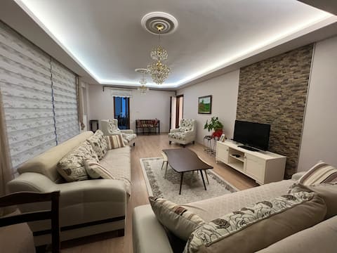 Spacious apartment near the sea in Atakent Güzelyalıda