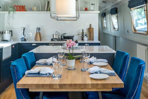 Top Airbnb: Luxurious houseboat in London in Greater London