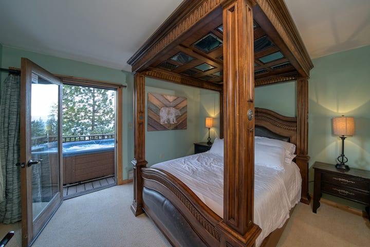 Na prvom a najnižšom poschodí je menšia manželská posteľ pre ďalších ľudí vo vašej skupine.