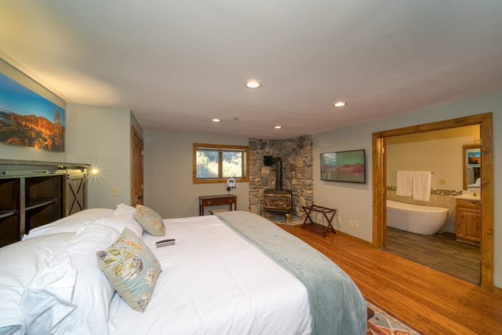 . . . vrátane postele s počtom lôžok, vlastného kozubu, kúpeľne podobnej kúpeľom . . . 