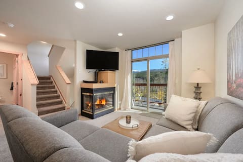 Popular Airbnb listing: Townhome w/ private hot tub & short walk to town! in Winter Park