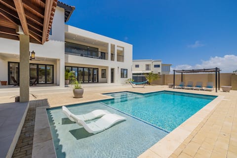 NEW Ocean View 5BR Villa ~Private Pool & Roof deck