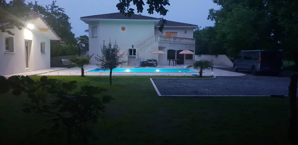 Belle Maison avec Piscine gallery image 2