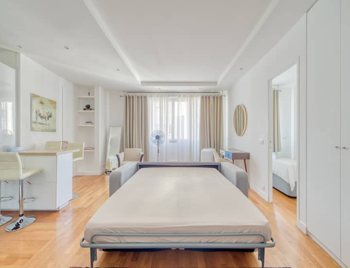 Sofa bed suitable for 2 people 

Length 194 cm 
Width 140 cm 