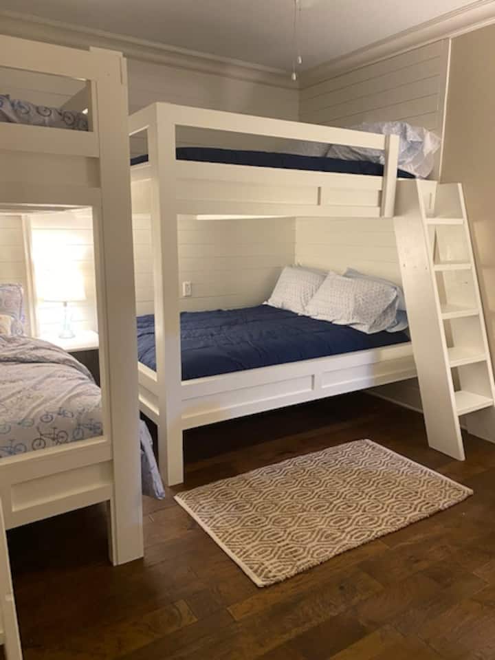 Брачни кревети на спрат и двокреветни кревети