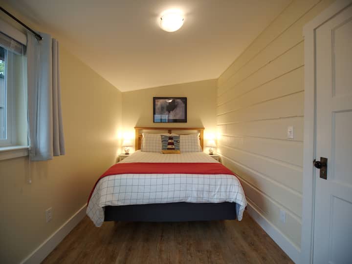 queen sized bed
bedroom has blinds and room darkening curtains