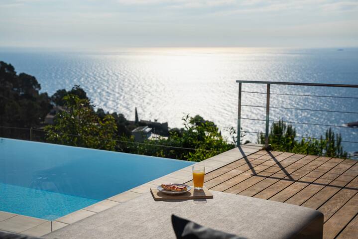 Begur Villa with Infinity Pool and Stunning Views gallery image 5