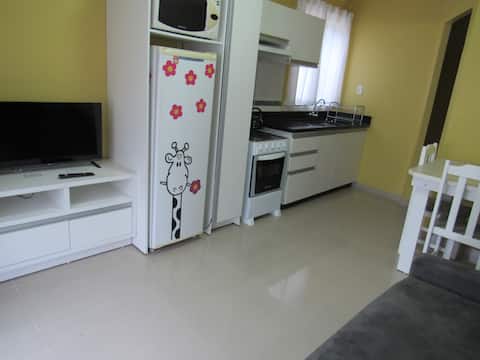 Bombinhas ground floor kitnet. Bombas Beach with garage