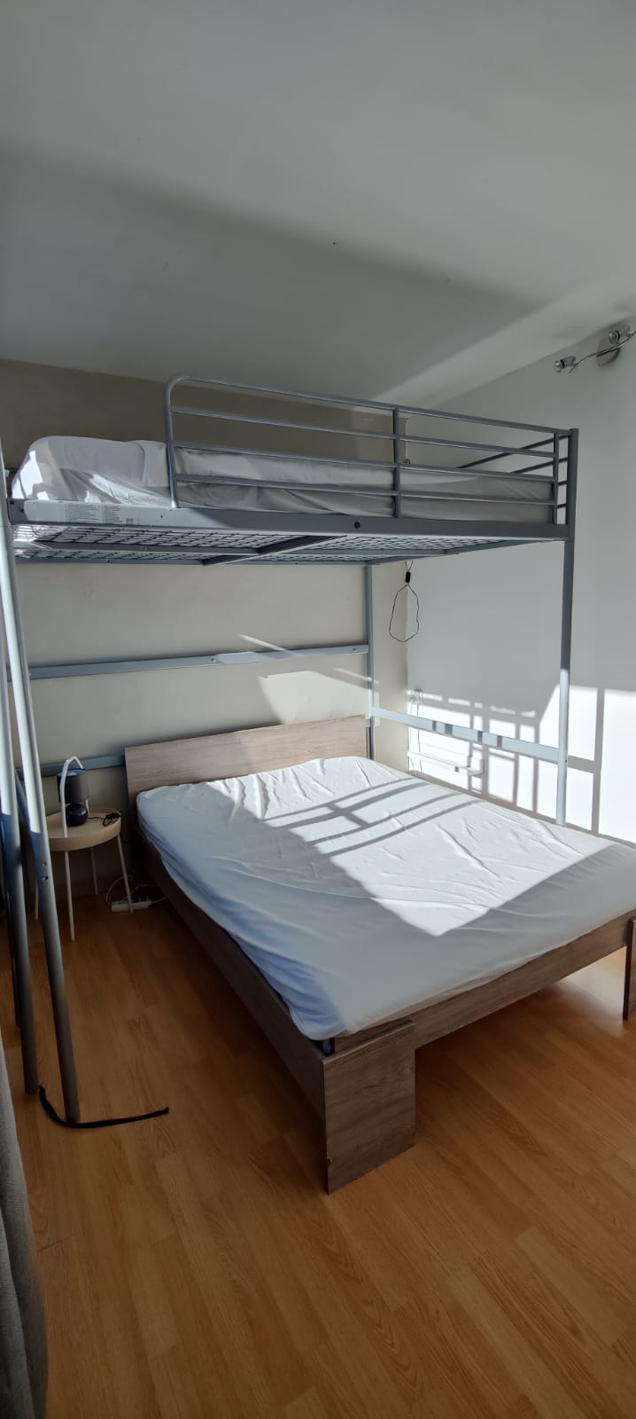 卧室1 ： 2张140张双人床