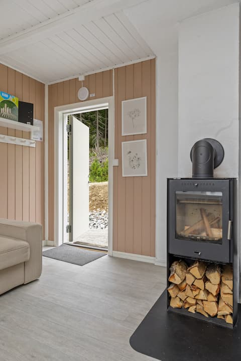 Popular Airbnb listing: Cabin with 2 annexes in Drangedal