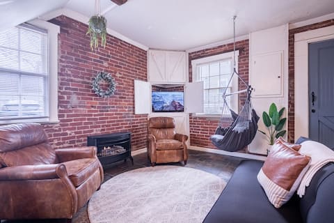 The Anderson Carriage House - 1885 Historic Dist.