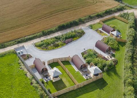 Spacious Ensuite Glamping Pod with Hot Tub